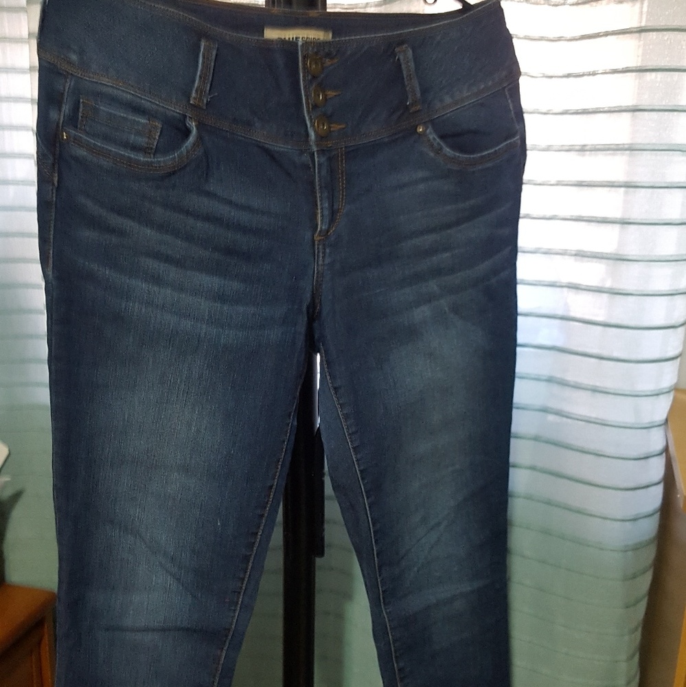 Jeans with inside enhancers.